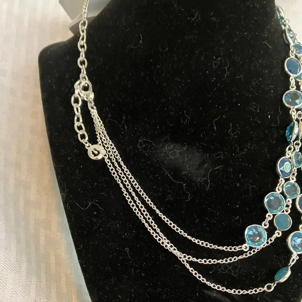 NWT Shades of Blue Gems Triple Strand Silver Necklace Gloria Vanderbilt - Picture 4 of 4